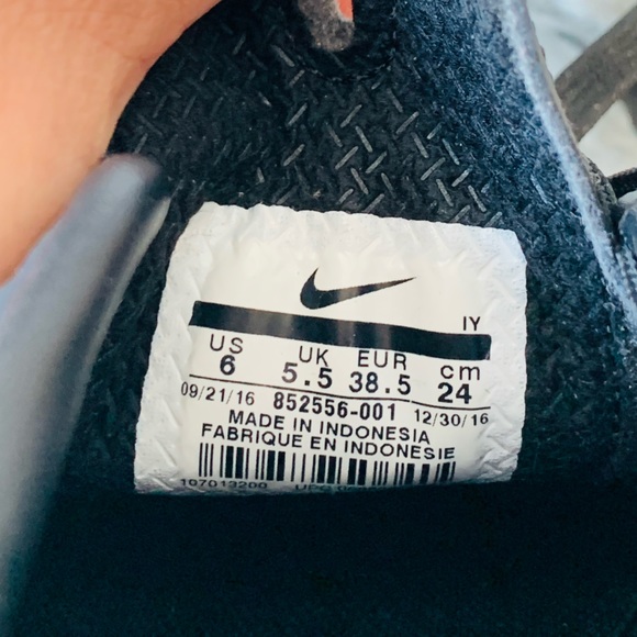 Nike HyperVenom Cleats - Picture 6 of 6